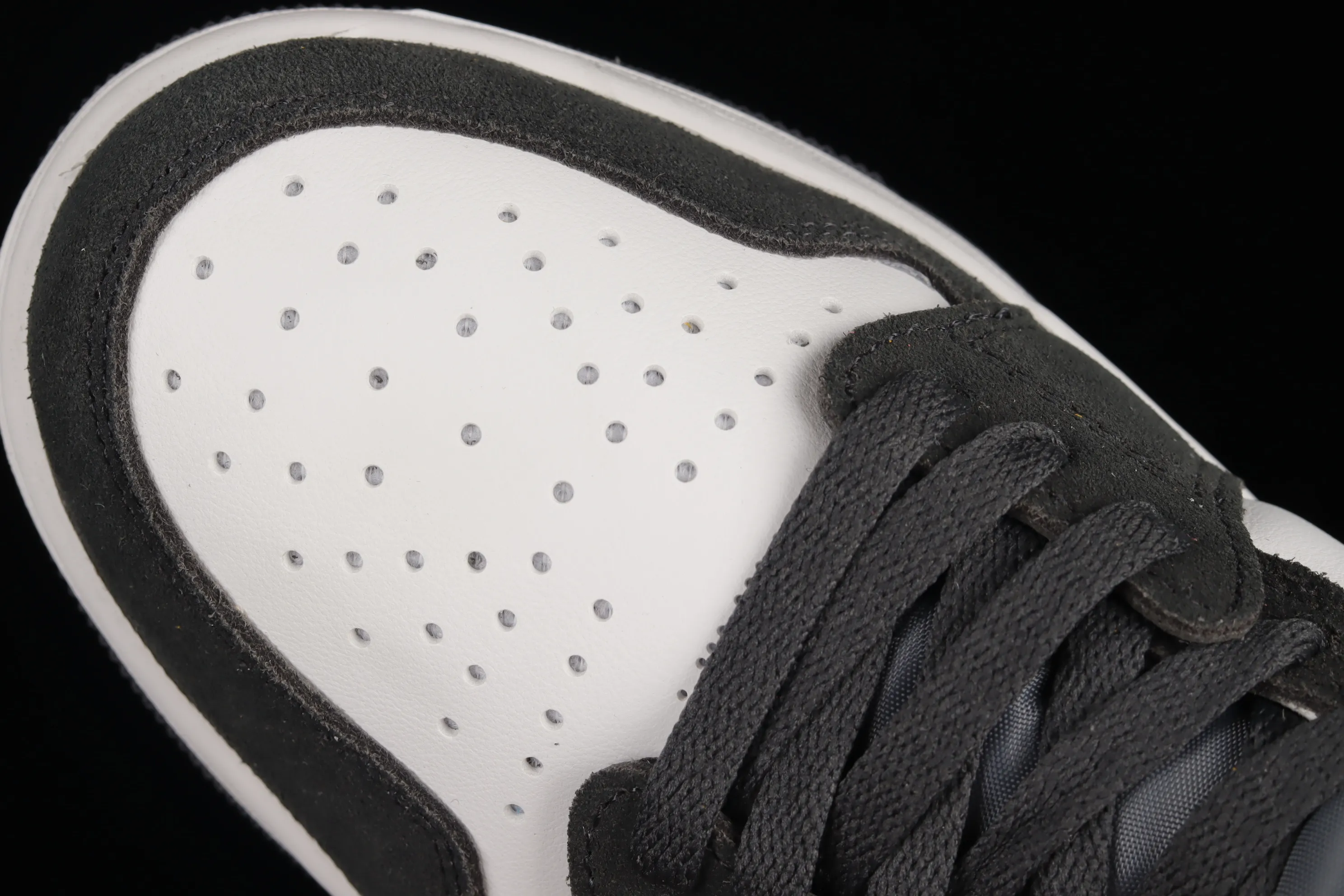All categories Air Jordan Jordan series basketball shoes Air Jordan 1 High Air Jordan 1 Zoom CMFT AJ1 Joe 1 white black yellow color matching CT0978-016